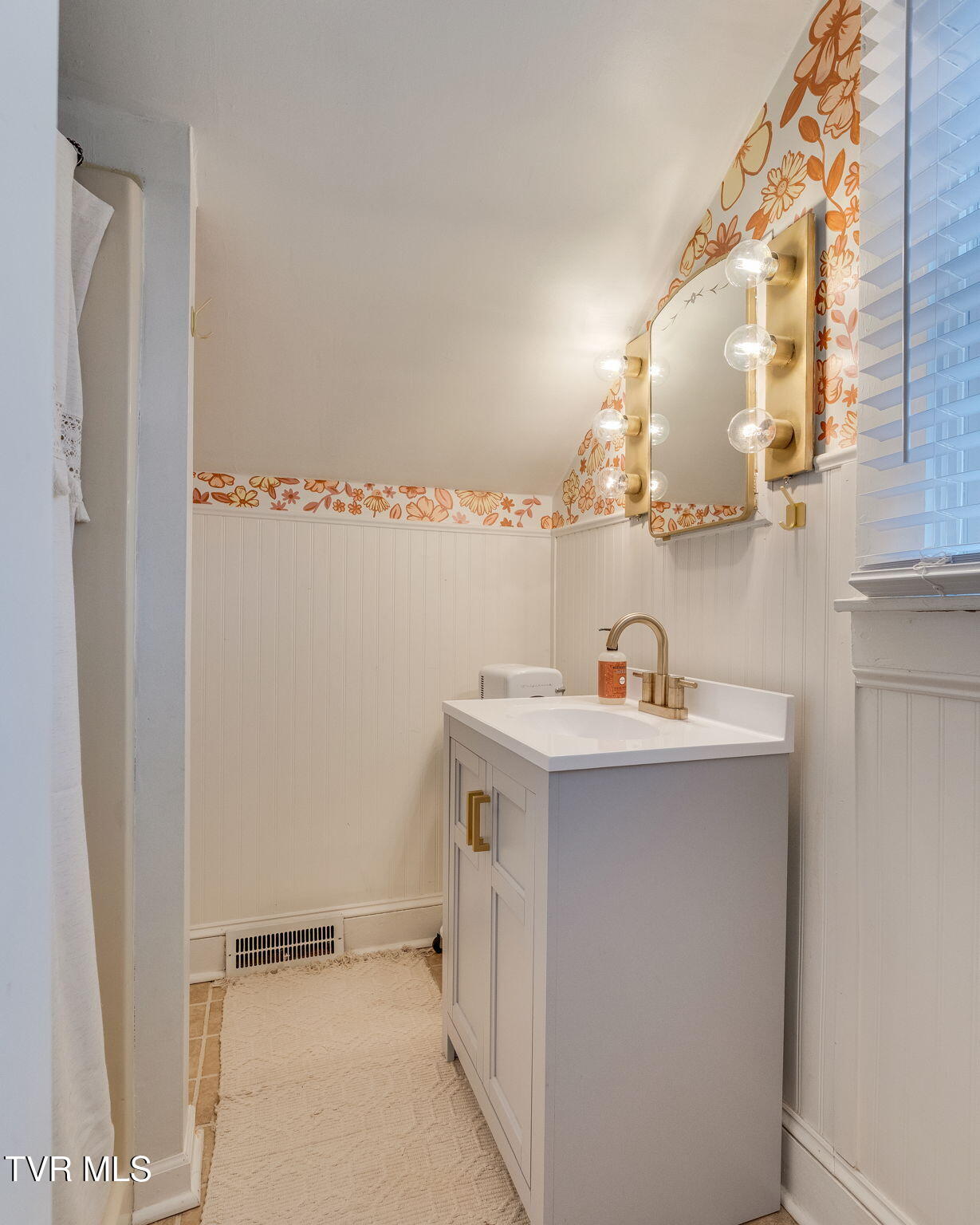 235 West F Street Elizabethton, TN 37643 - Photo 29 of 39 029