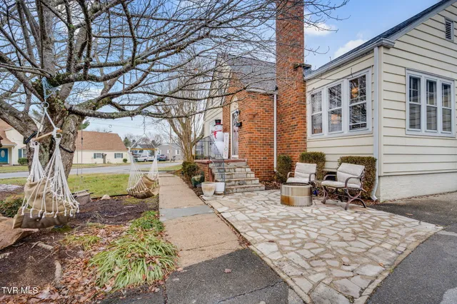 $379,900 | 235 West F Street, Elizabethton, TN 37643