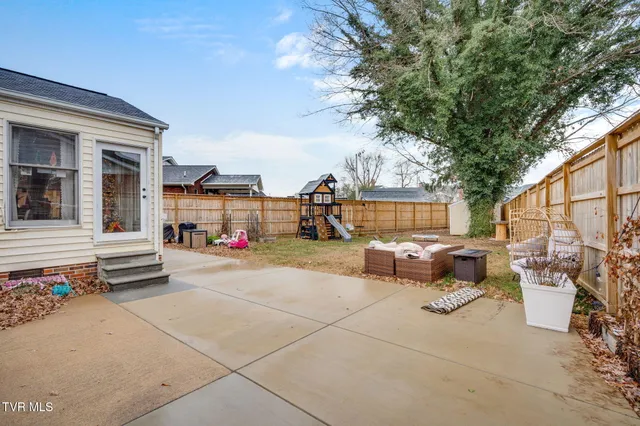 $379,900 | 235 West F Street, Elizabethton, TN 37643