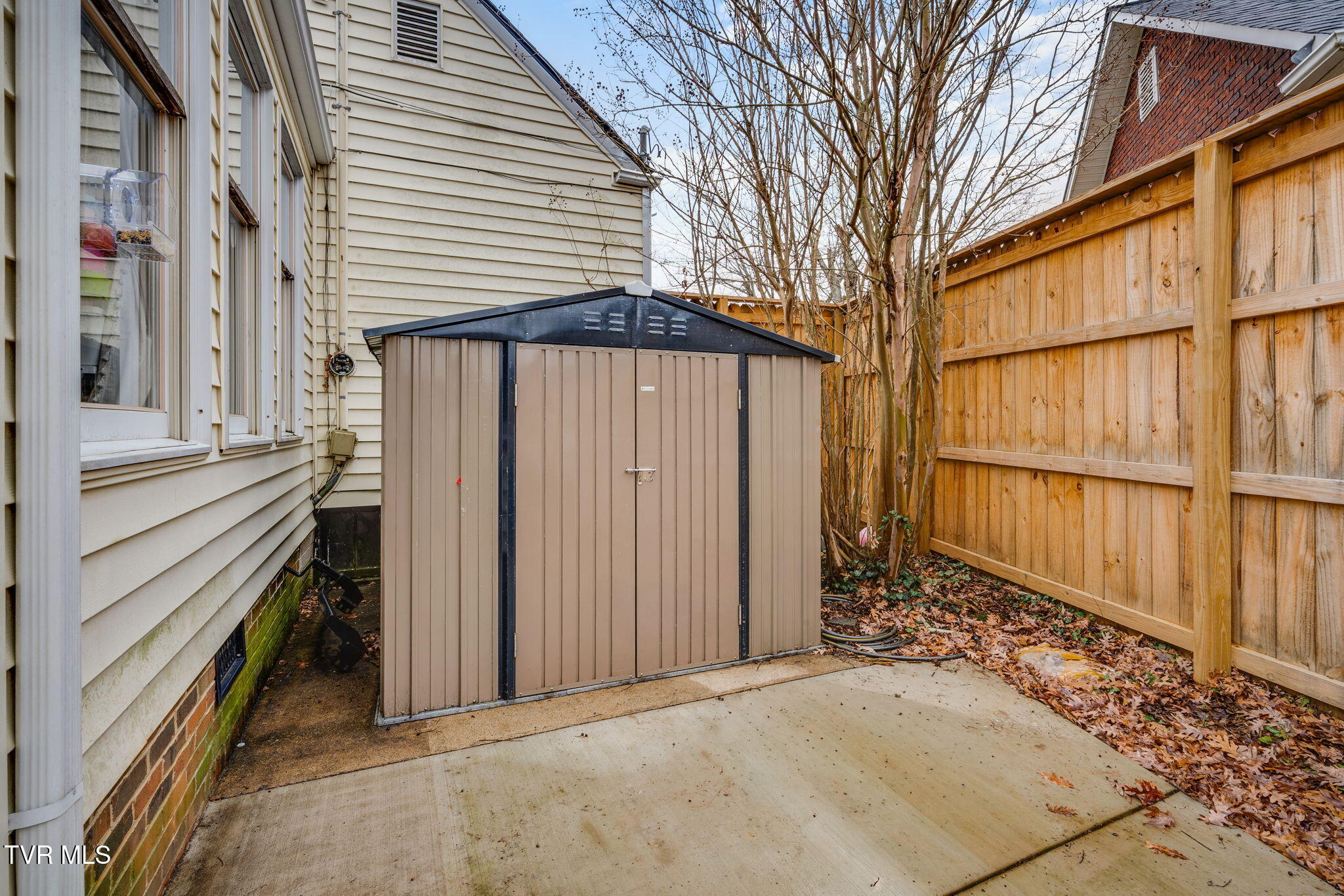 235 West F Street Elizabethton, TN 37643 - Photo 34 of 39 035