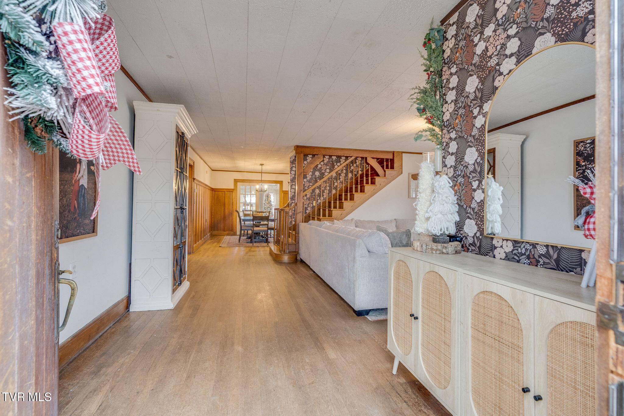 235 West F Street Elizabethton, TN 37643 - Photo 4 of 39 004