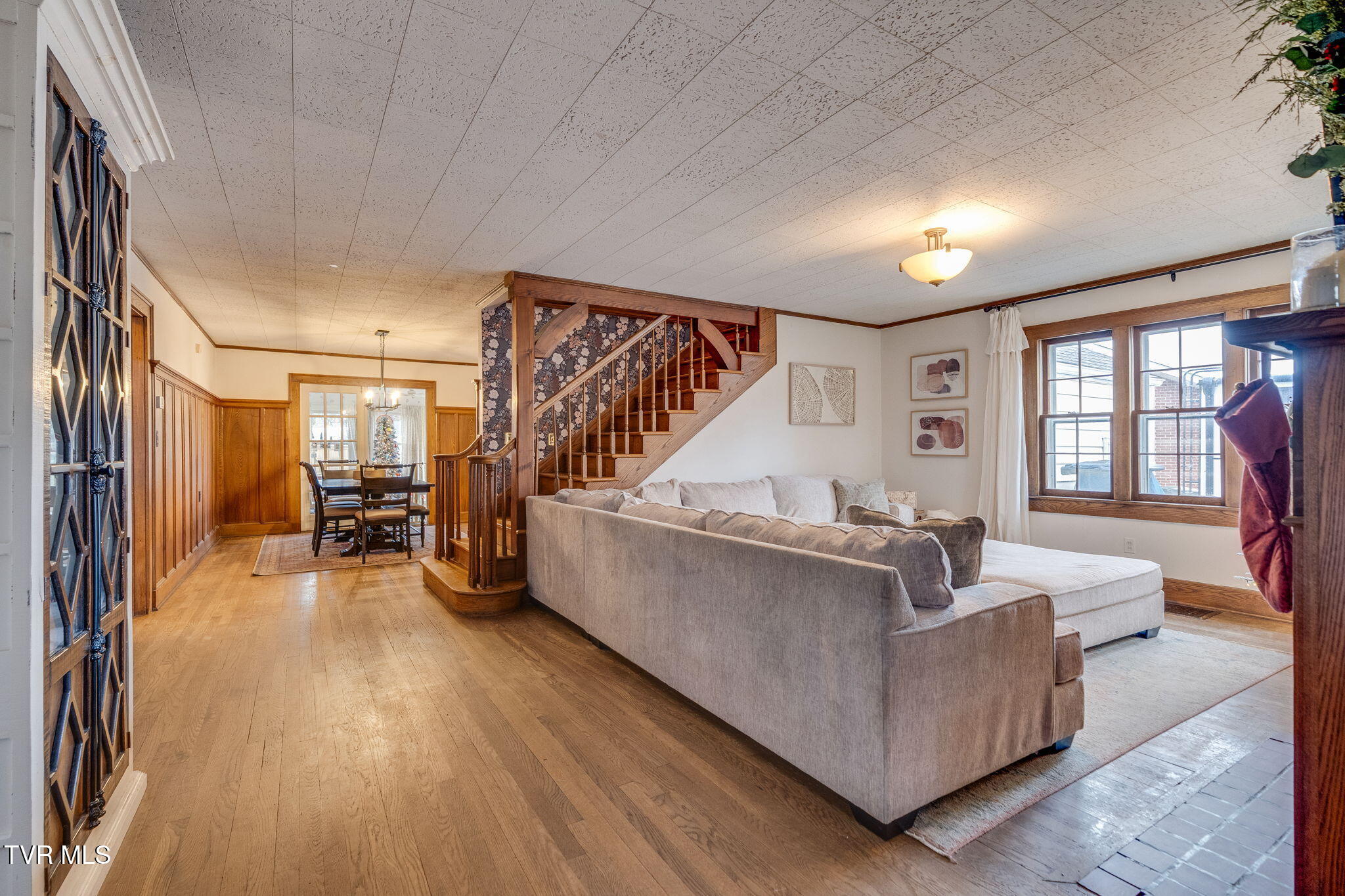 235 West F Street Elizabethton, TN 37643 - Photo 5 of 39 005