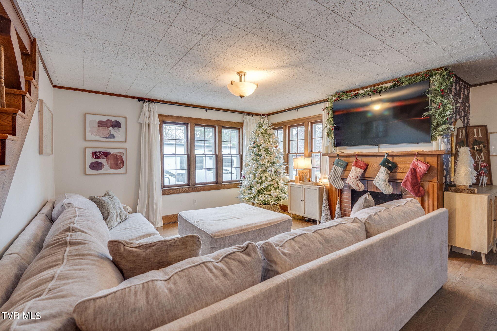 235 West F Street Elizabethton, TN 37643 - Photo 6 of 39 006