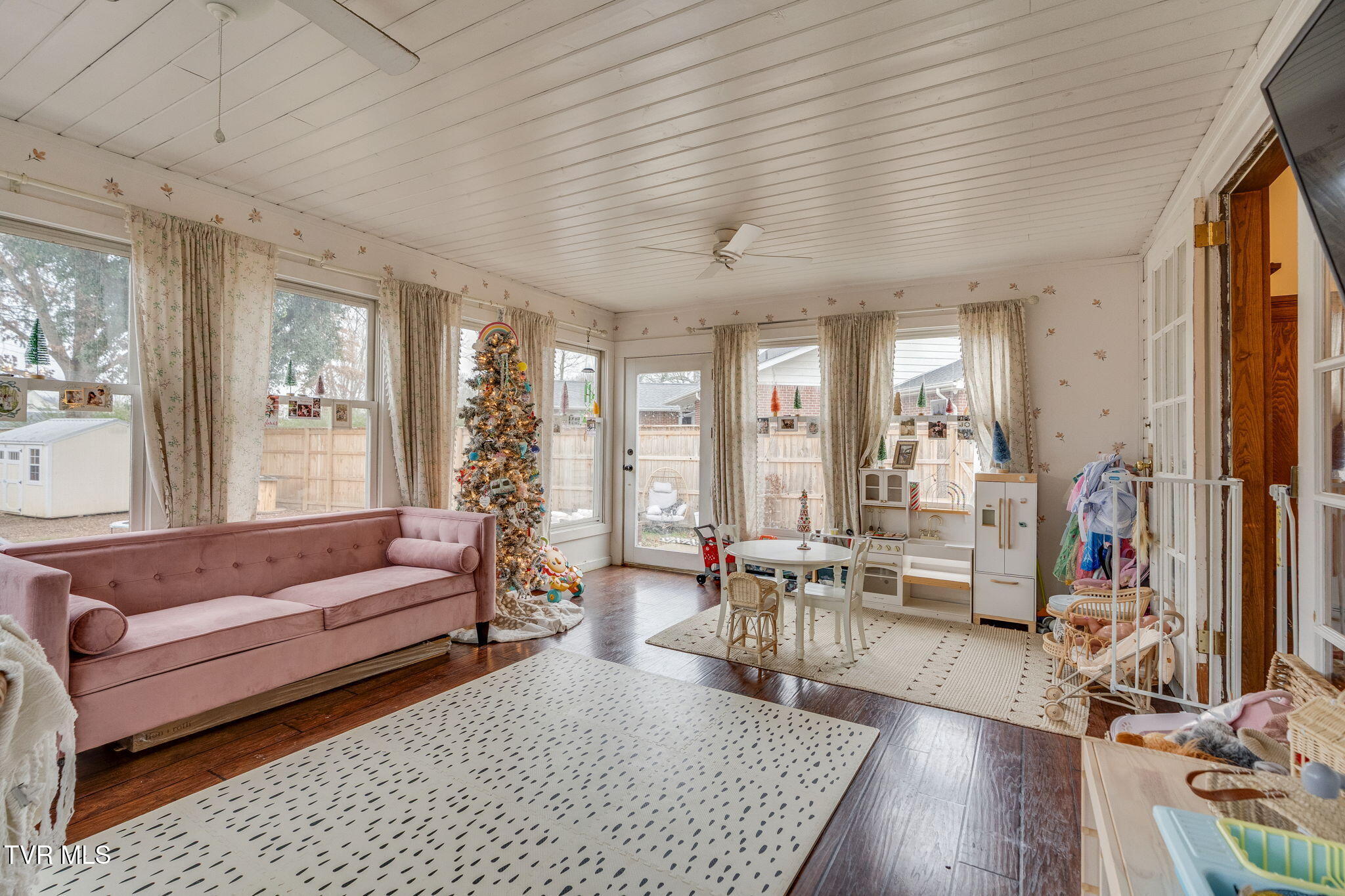 235 West F Street Elizabethton, TN 37643 - Photo 9 of 39 009