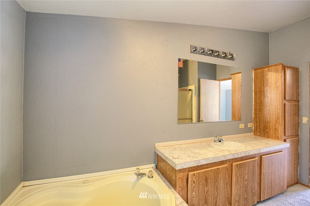 5235 Southeast Alpine Road Olalla, WA 98359 - Photo 8 of 14 Gallery Image 8