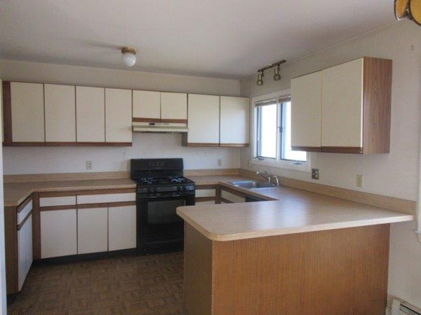 492 Riverside Drive, Unit B Lawrence, MA 01841 - Photo 5 of 12 Gallery Image 5