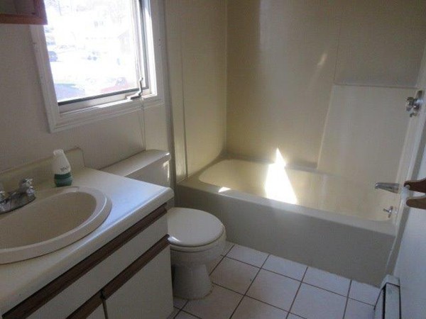 492 Riverside Drive, Unit B Lawrence, MA 01841 - Photo 10 of 12 Gallery Image 10