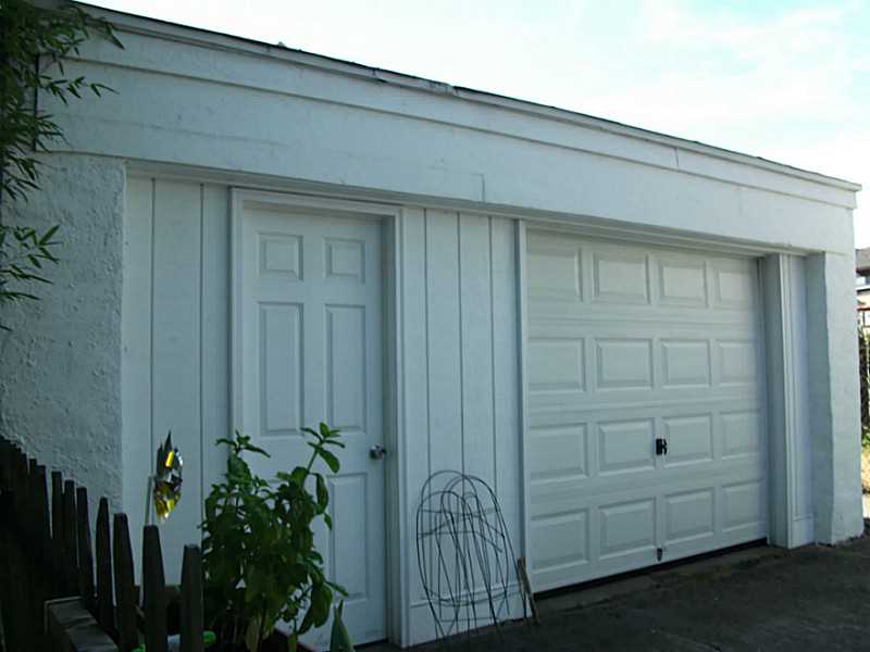 255 Rochambeau Avenue Providence, RI 02906 - Photo 8 of 20 Garage.