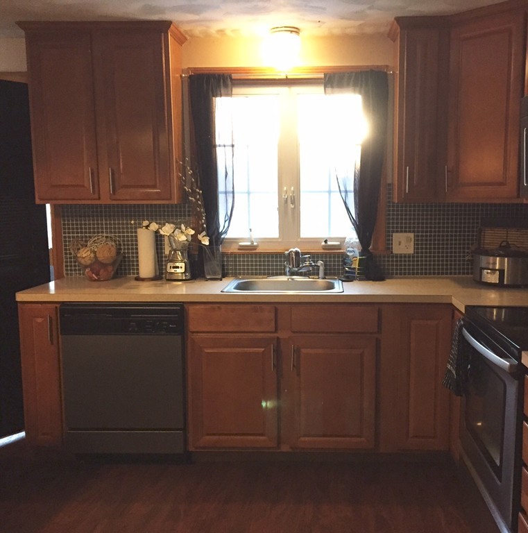 40 Flynn Road Stoughton, MA 02072 - Photo 6 of 19 Gallery Image 6