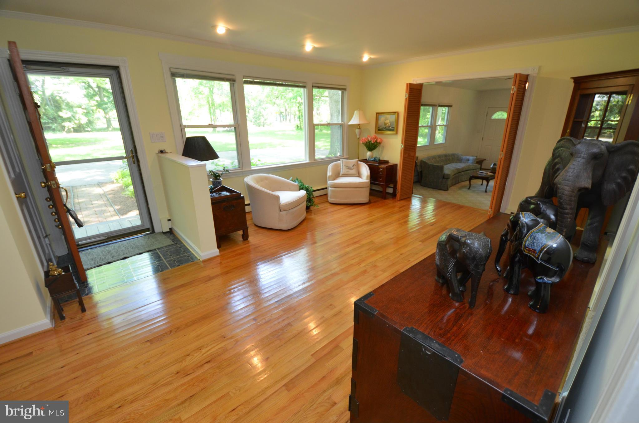 1413 Nieman Road Shady Side, MD 20764 - Photo 4 of 30 Living Room
