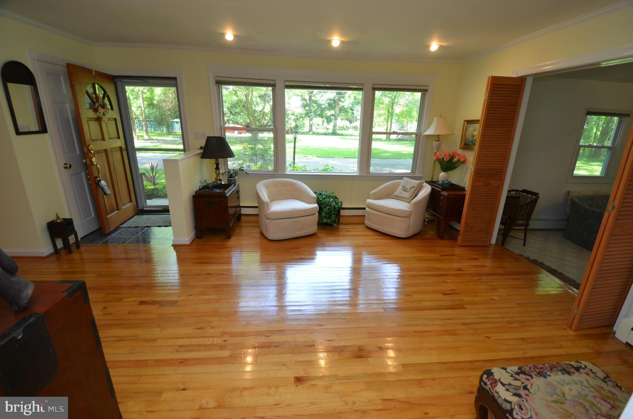 1413 Nieman Road Shady Side, MD 20764 - Photo 7 of 30 Living Room