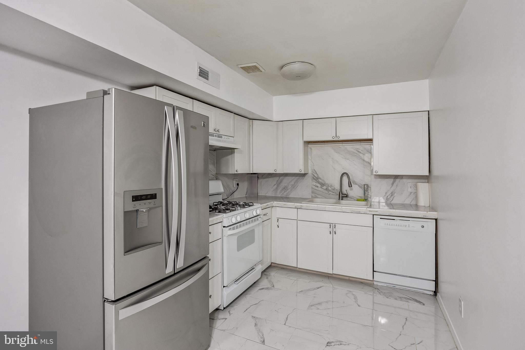 411 Stiles Avenue, Unit C12 Maple Shade, NJ 08052 - Photo 5 of 19