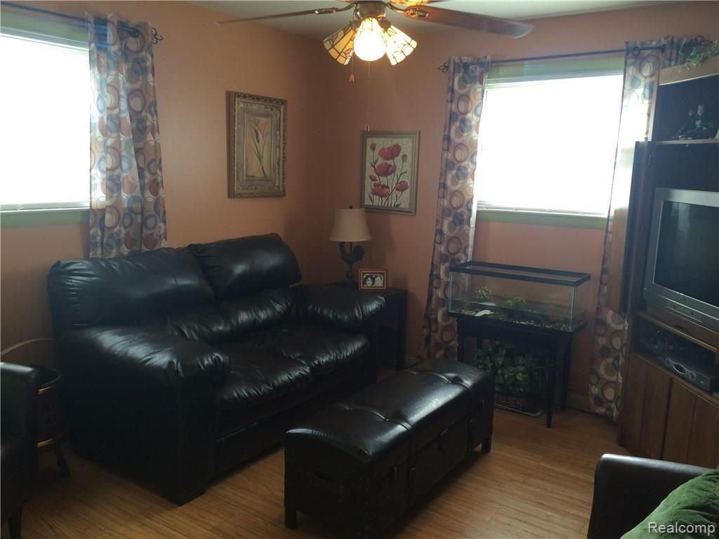 21265 Waltz Road New Boston, MI 48164 - Photo 13 of 18 IMG_1629.JPG