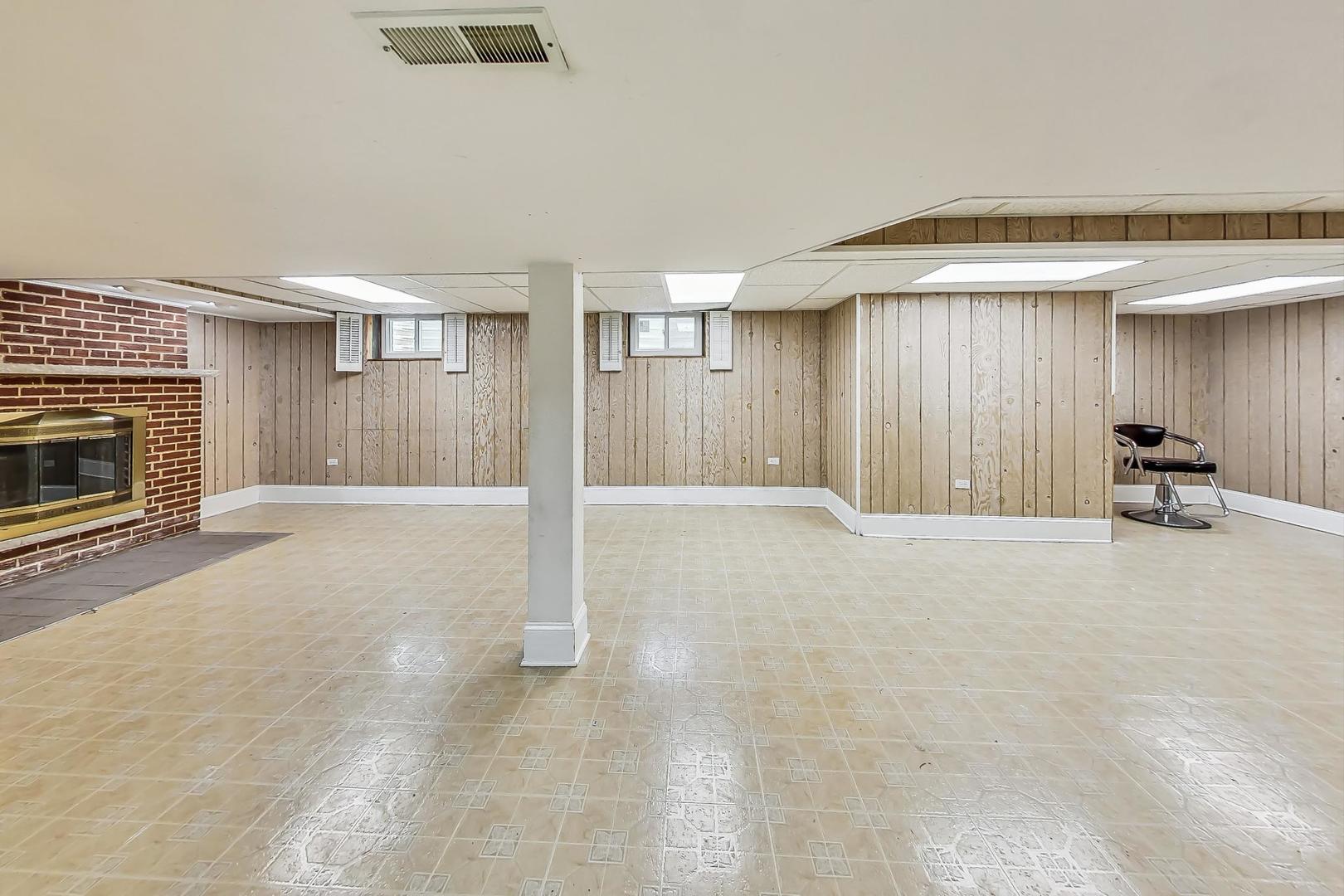1926 Manor Lane Park Ridge, IL 60068 - Photo 24 of 33 Gallery Image 24