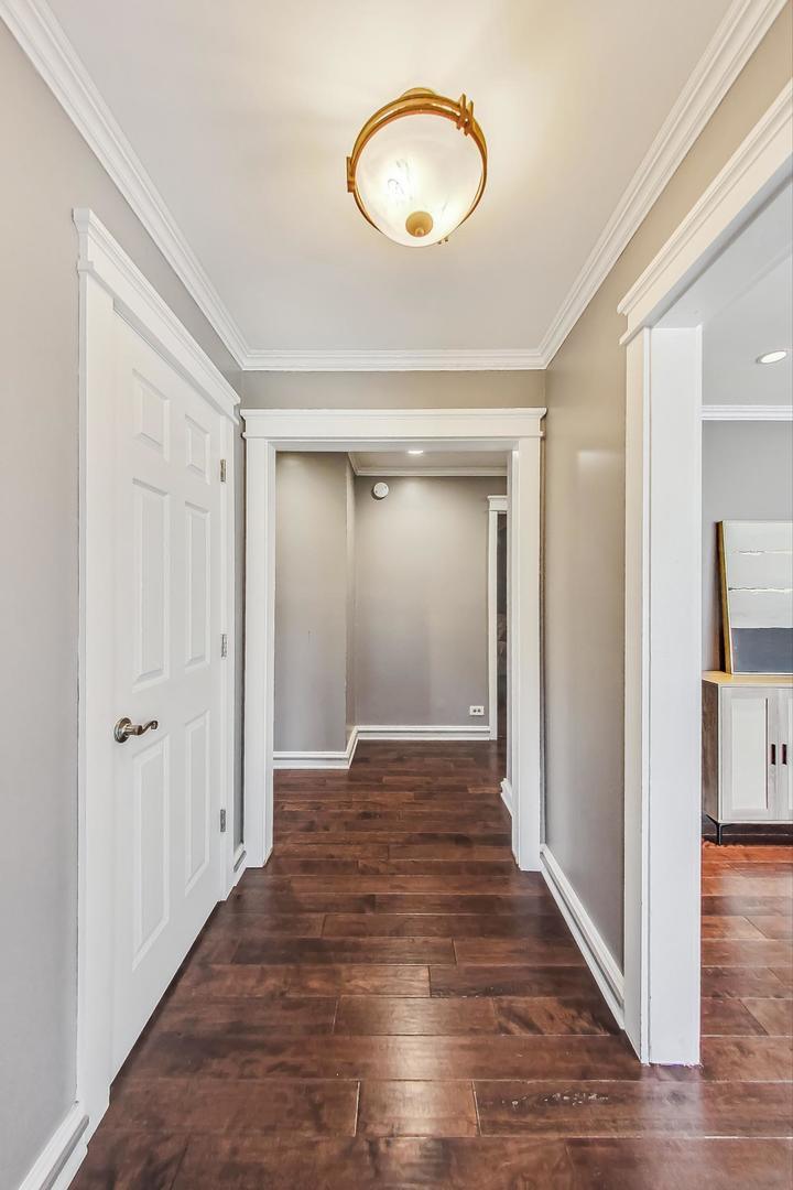1926 Manor Lane Park Ridge, IL 60068 - Photo 3 of 33 Gallery Image 3