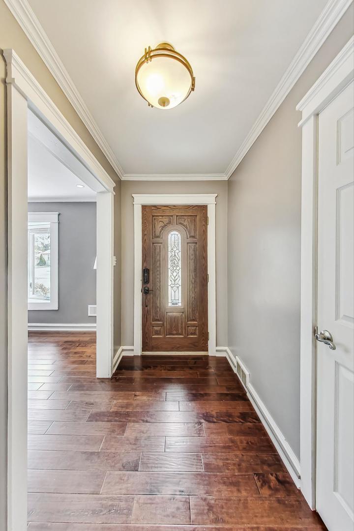 1926 Manor Lane Park Ridge, IL 60068 - Photo 4 of 33 Gallery Image 4