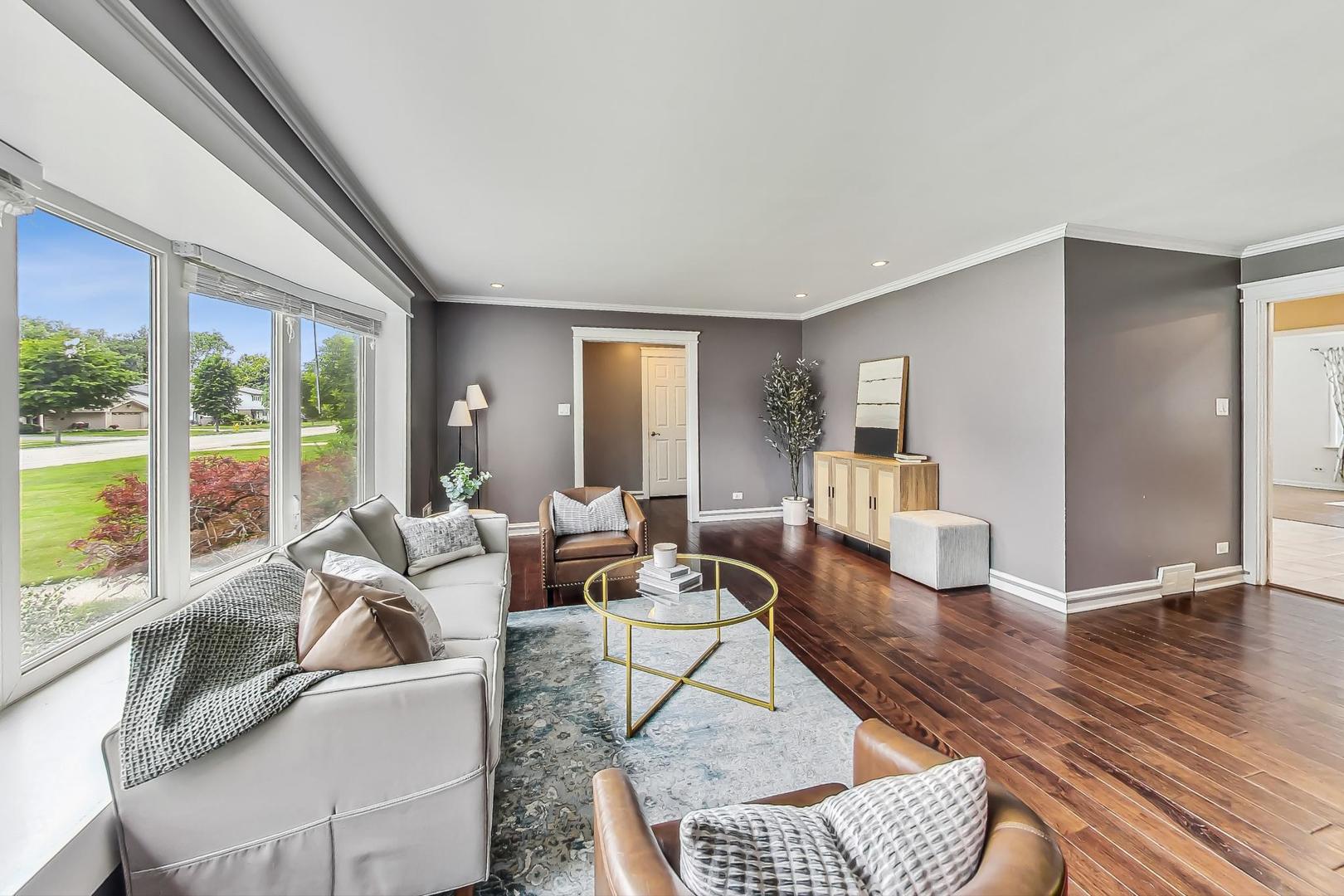 1926 Manor Lane Park Ridge, IL 60068 - Photo 7 of 33 Gallery Image 7