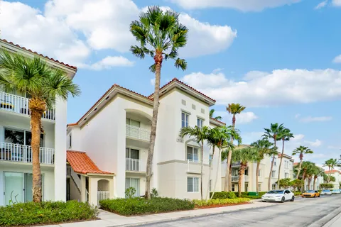 $430,000 | 11033 Legacy Boulevard, Unit 203, Palm Beach Gardens, FL 33410