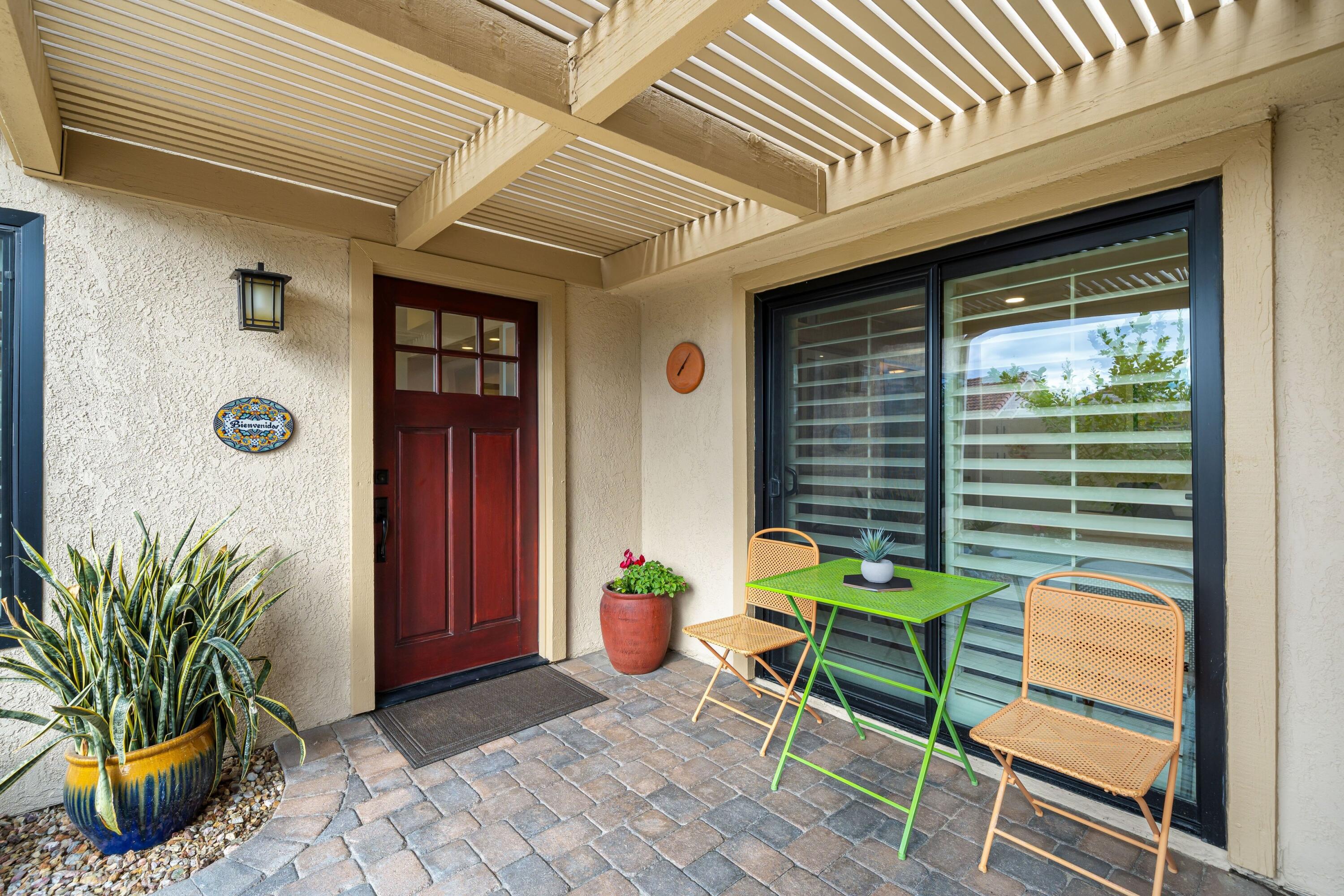29 Verde Way Palm Desert, CA 92260 - Photo 7 of 43 a house view with a seating space