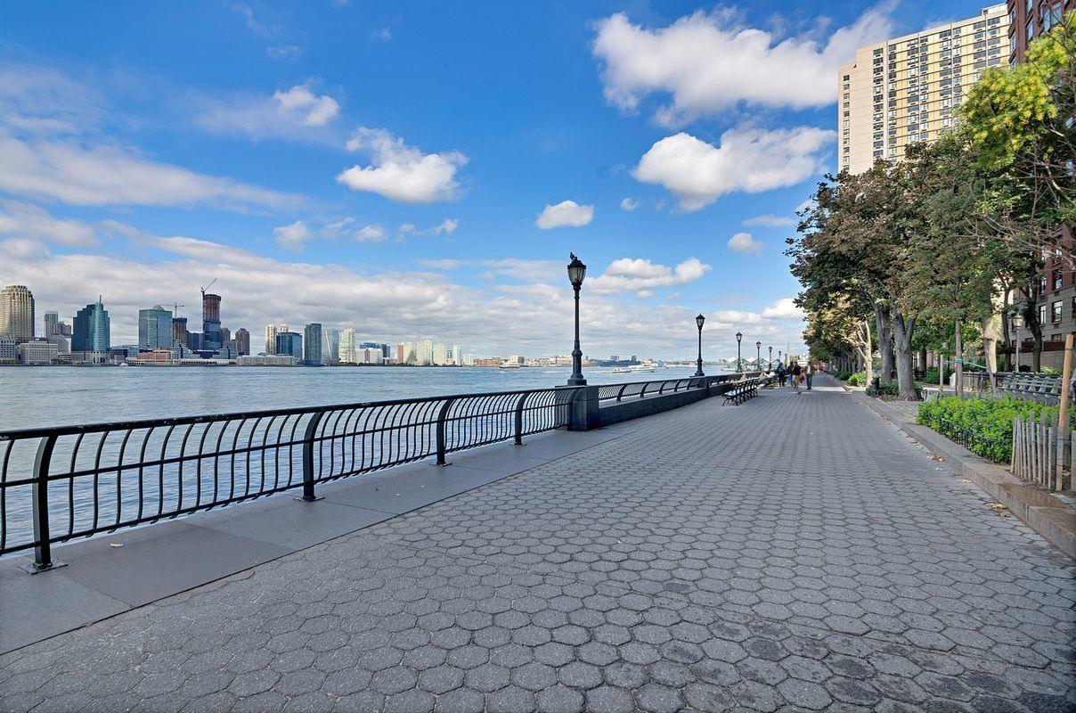 225 Rector Place, Unit 2DD Manhattan, NY 10280 - Photo 11 of 12 a view of a terrace