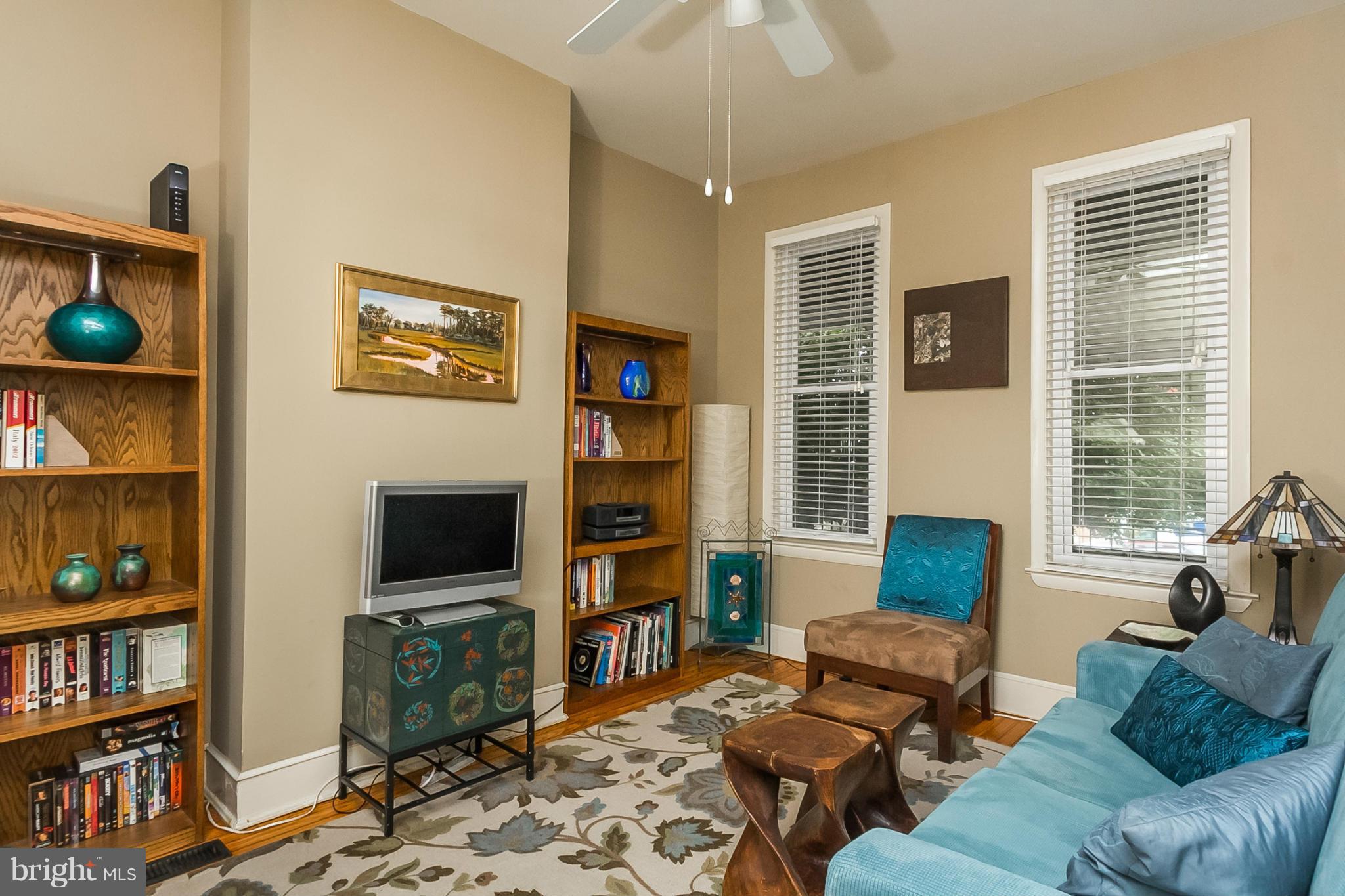 3521 Roland Avenue Baltimore, MD 21211 - Photo 4 of 22 Living Room