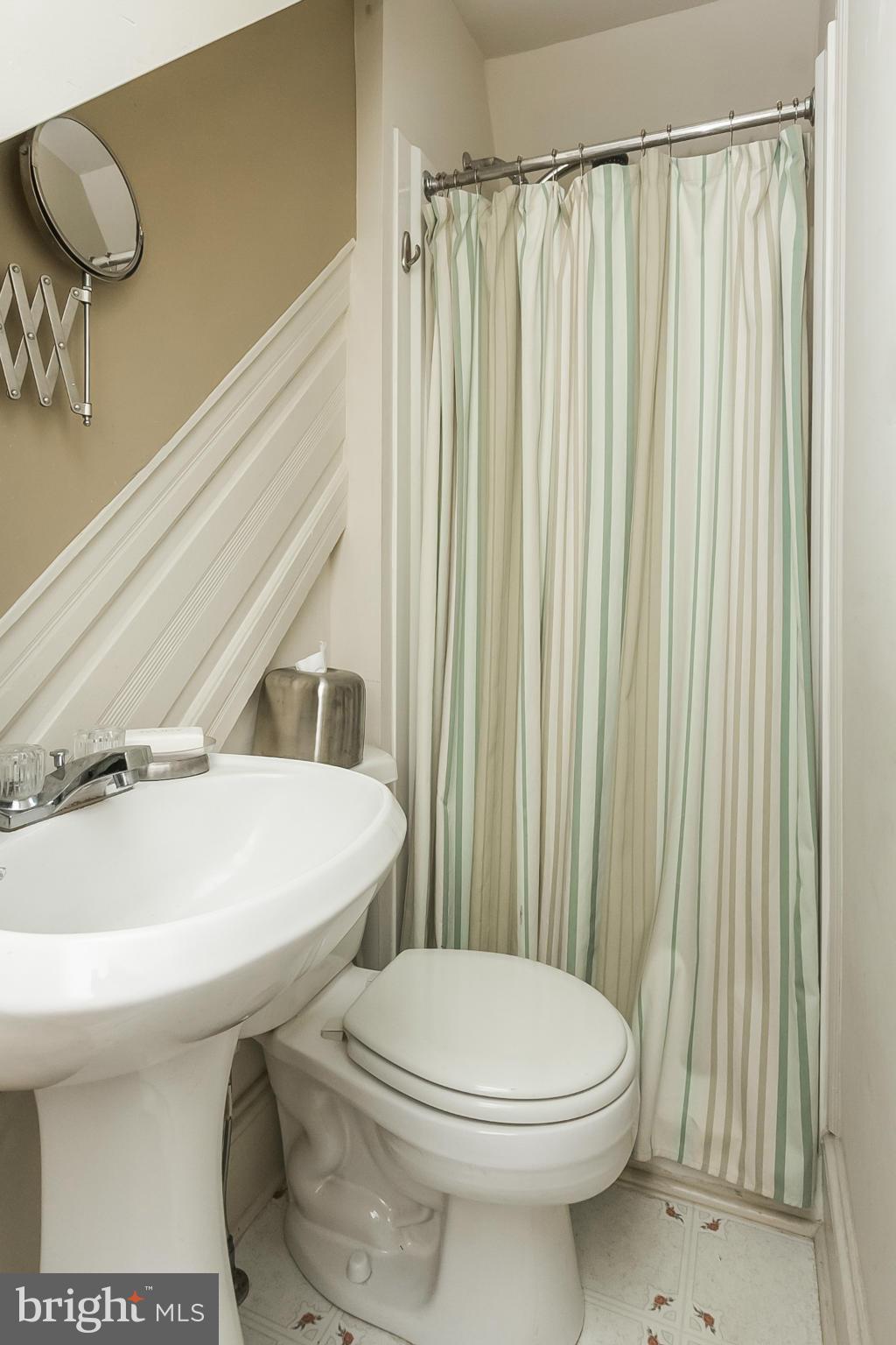 3521 Roland Avenue Baltimore, MD 21211 - Photo 6 of 22 Bath