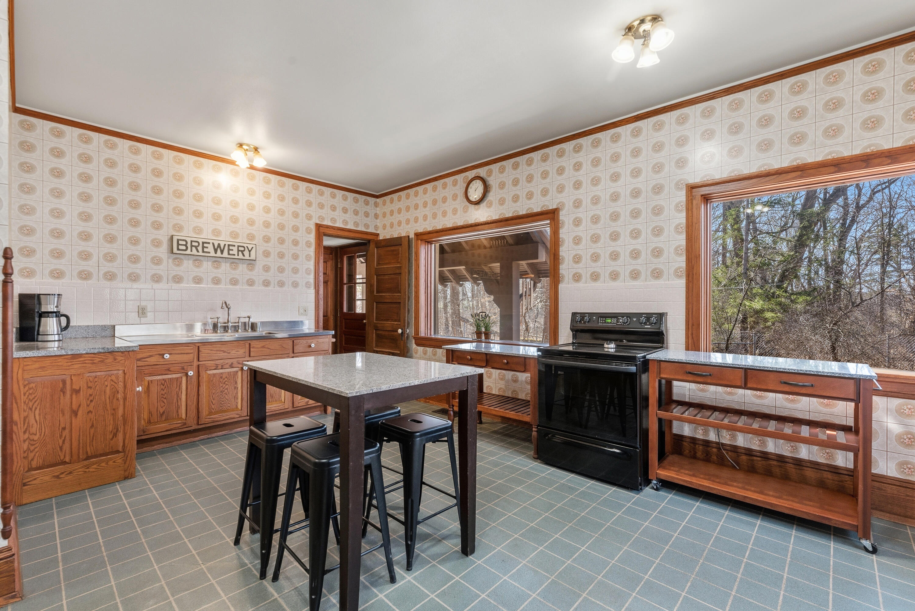 6789 North Elm Tree Road Glendale, WI 53217 - Photo 10 of 34 Kitchen