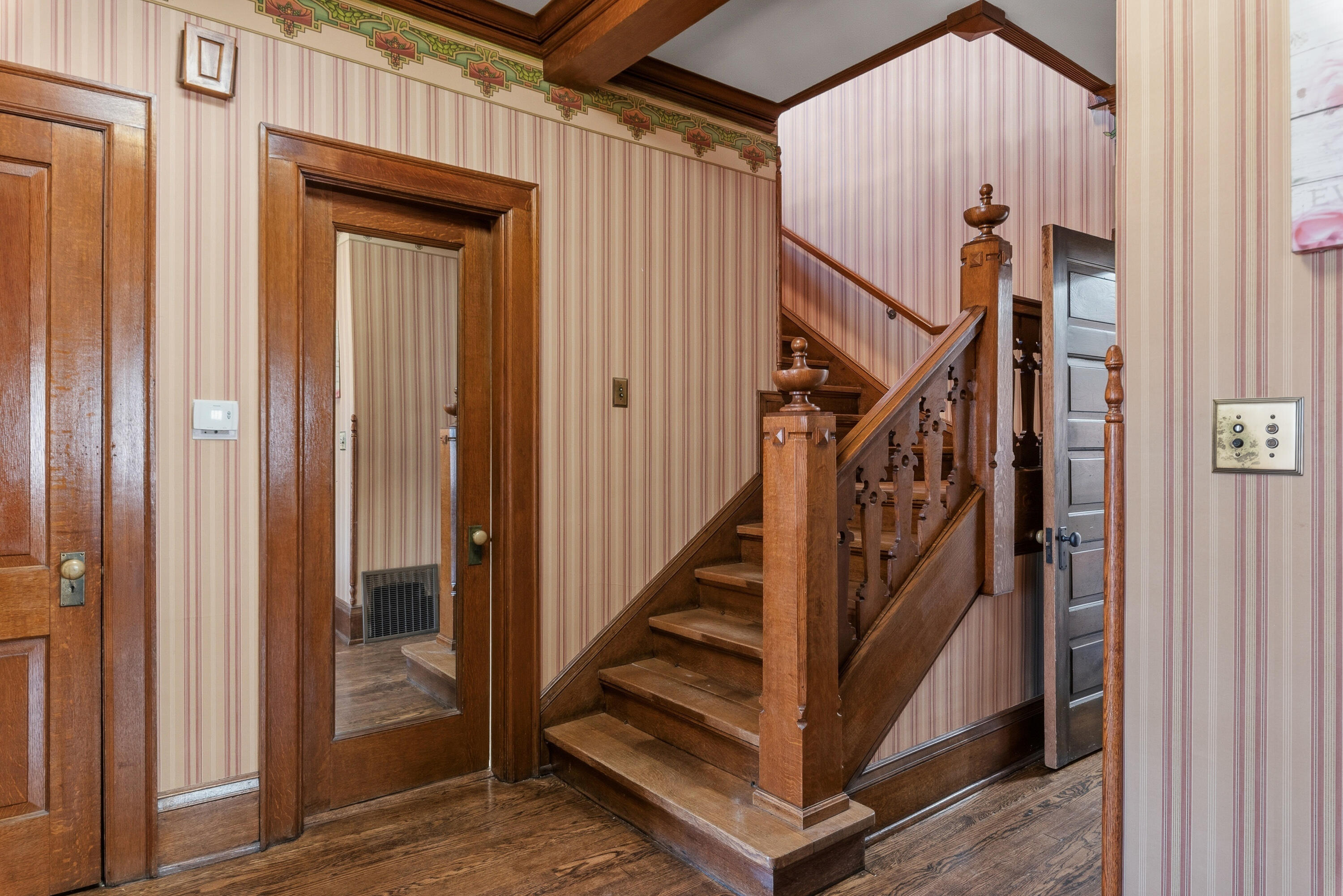 6789 North Elm Tree Road Glendale, WI 53217 - Photo 19 of 34 Entry Way