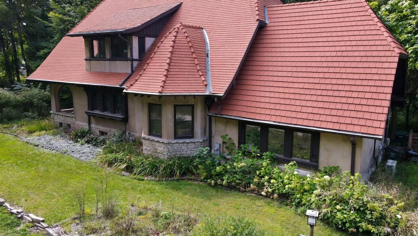 6789 North Elm Tree Road Glendale, WI 53217 - Photo 31 of 34 Summer Greenery