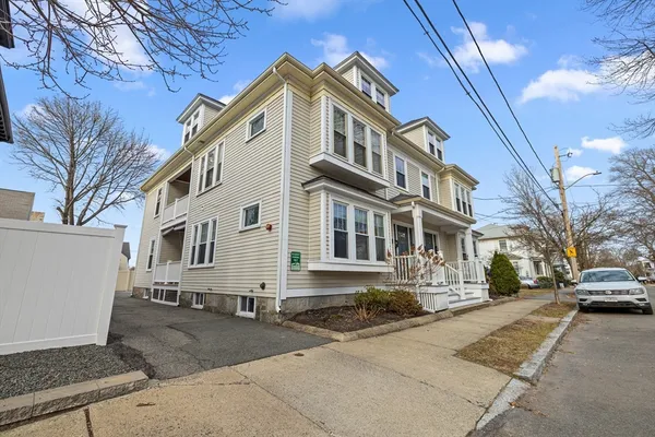$579,900 | 16.5 Holly Street, Unit 2L, Salem, MA 01970