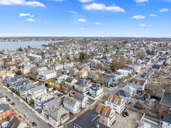 $579,900 | 16.5 Holly Street, Unit 2L, Salem, MA 01970