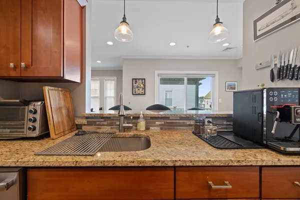 $579,900 | 16.5 Holly Street, Unit 2L, Salem, MA 01970