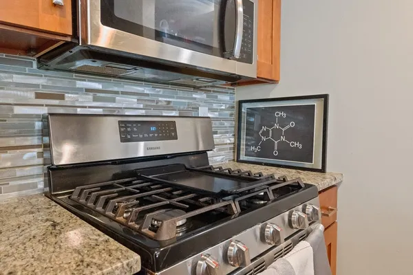 $579,900 | 16.5 Holly Street, Unit 2L, Salem, MA 01970