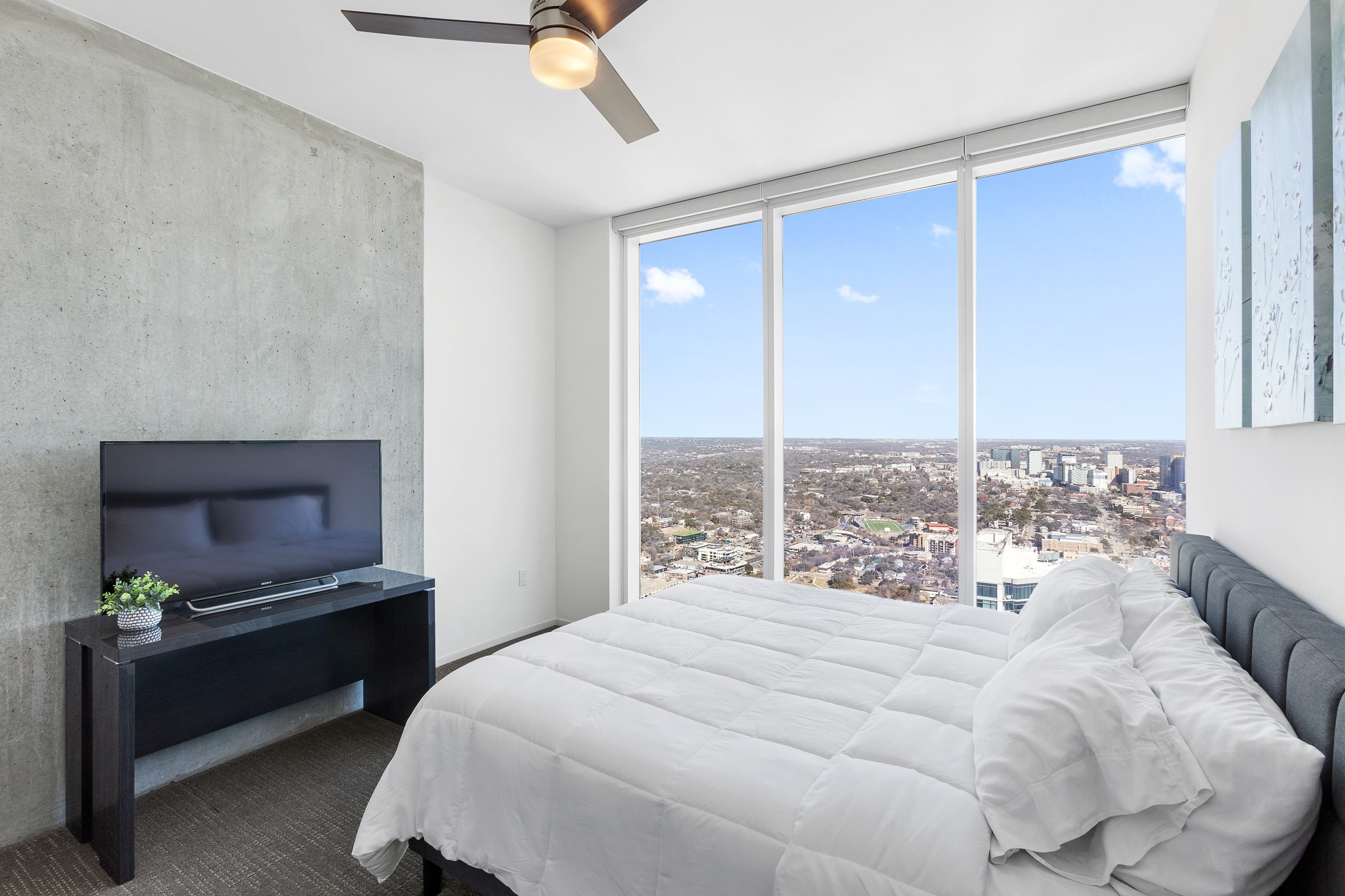 301 West Avenue, Unit 5002 Austin, TX 78701 - Photo 9 of 39 a bedroom with a bed and a window