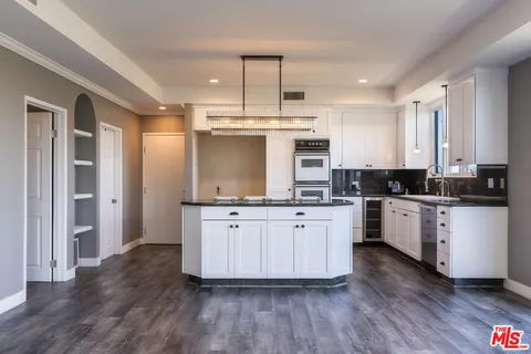 $1,699,999 | 3661 Sunswept Drive, Studio City, CA 91604
