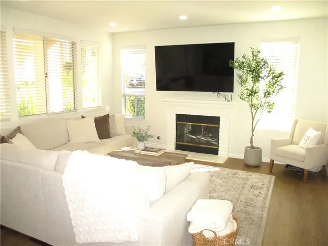 $715,000 | 272 Fieldstone Way, Unit A, Simi Valley, CA 93065