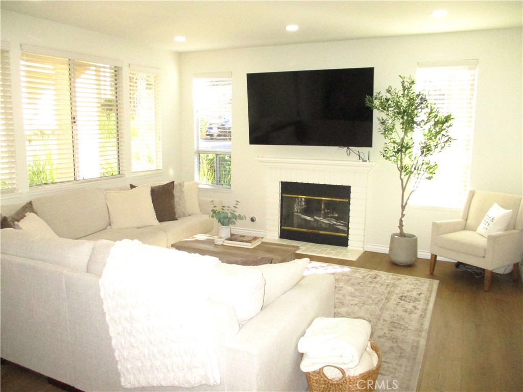 272 Fieldstone Way, Unit A Simi Valley, CA 93065 - Photo 6 of 14