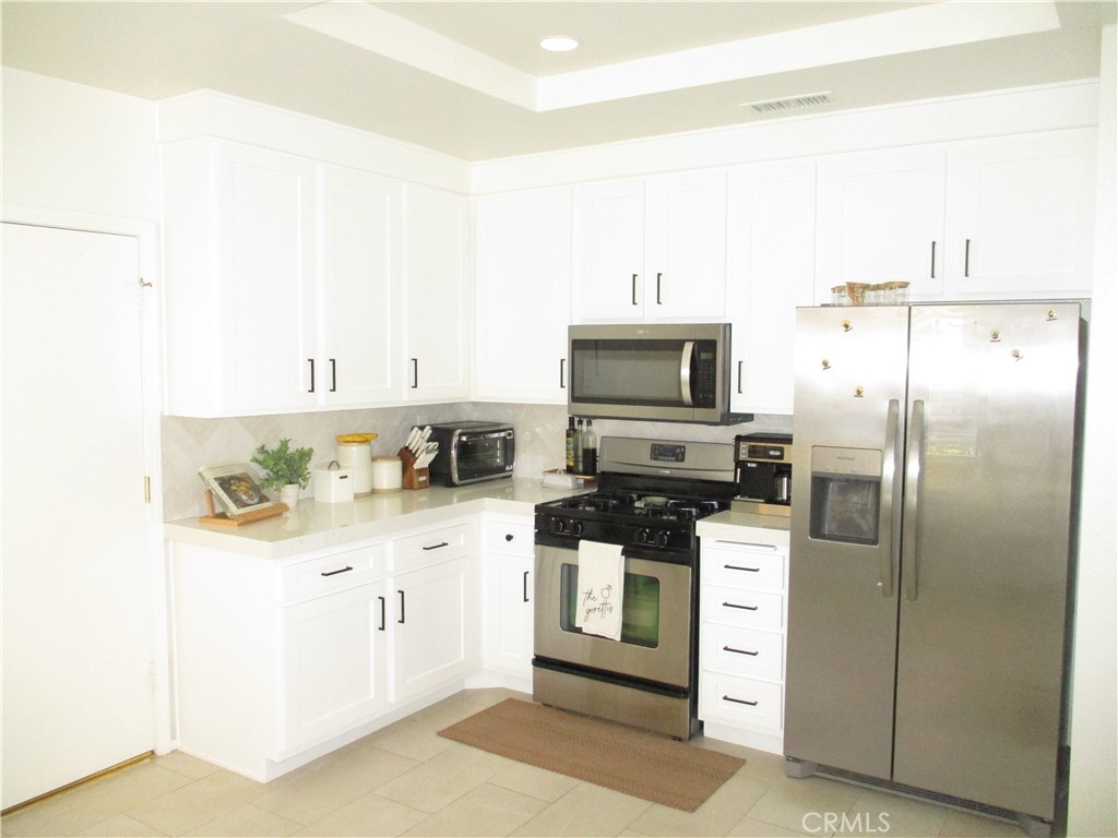 272 Fieldstone Way, Unit A Simi Valley, CA 93065 - Photo 7 of 14