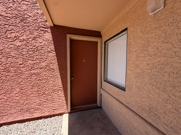 $1,072 | 825 South River Drive, Unit 116, Tempe, AZ 85281