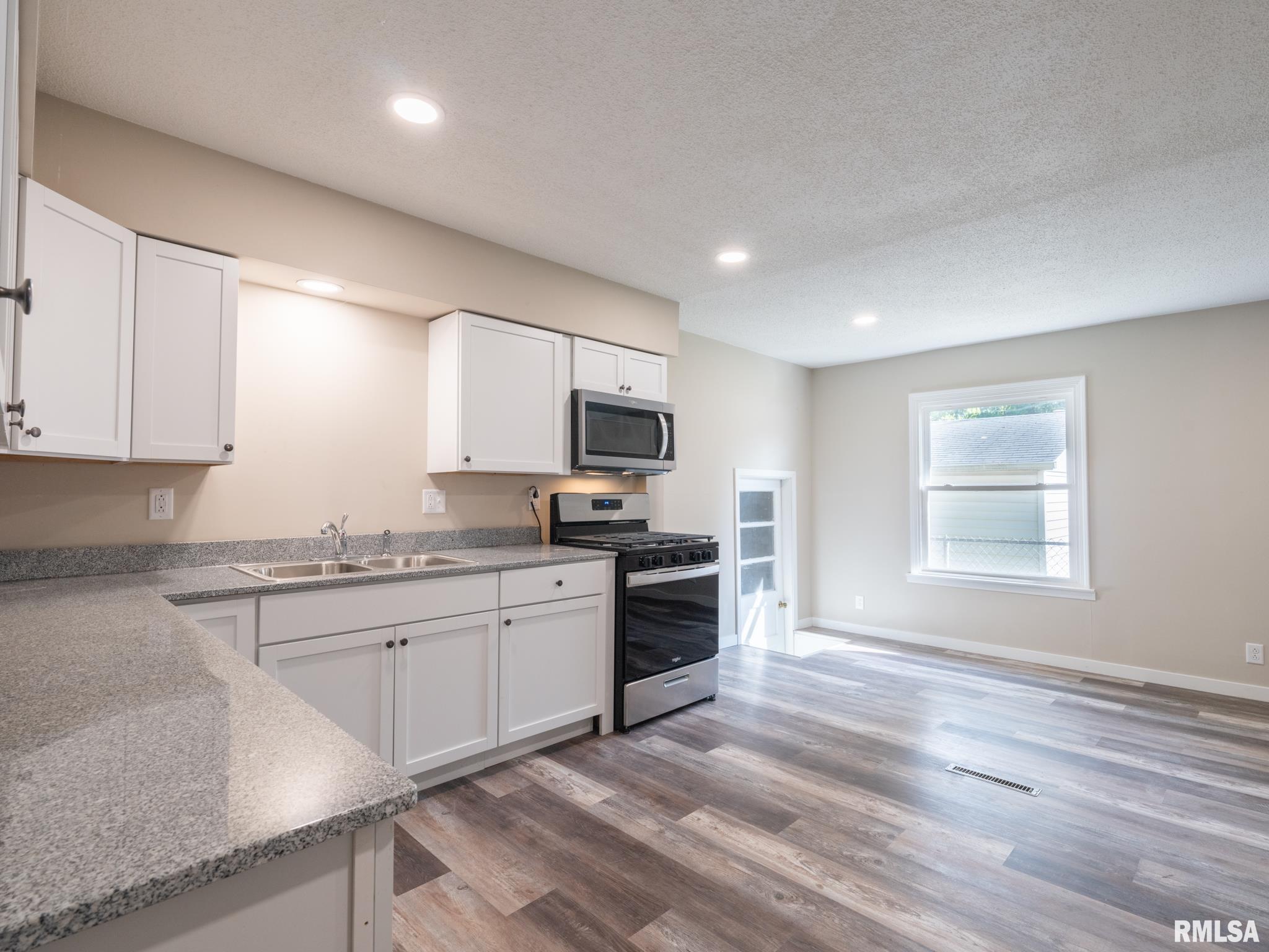 1350 East Chestnut Street Canton, IL 61520 - Photo 6 of 23