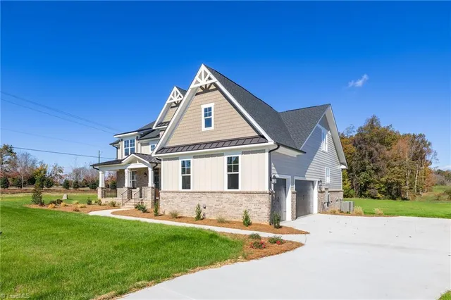 $869,900 | 3106 Pasture View Drive, Summerfield, NC 27358