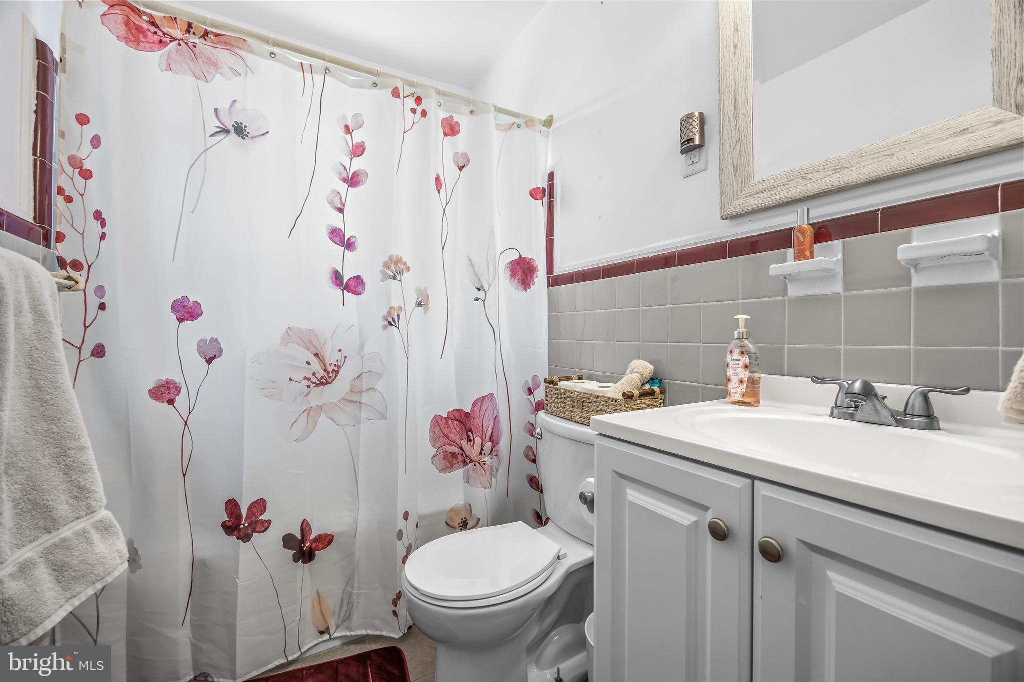 2 Gainor Avenue Maple Shade, NJ 08052 - Photo 17 of 32 1st floor full bath w/tub & shower