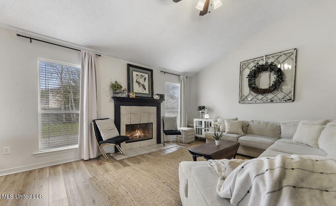 3217 Rachel Lane Ocean Springs, MS 39564 - Photo 2 of 25 Living Room