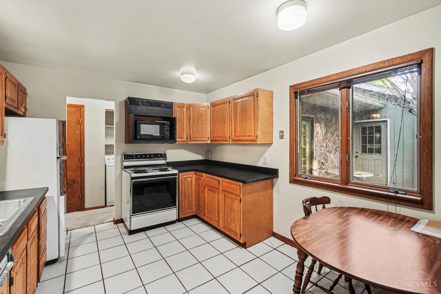 9048 Winton Road, Unit 6 Cincinnati, OH 45231 - Photo 9 of 35 Gallery Image 9
