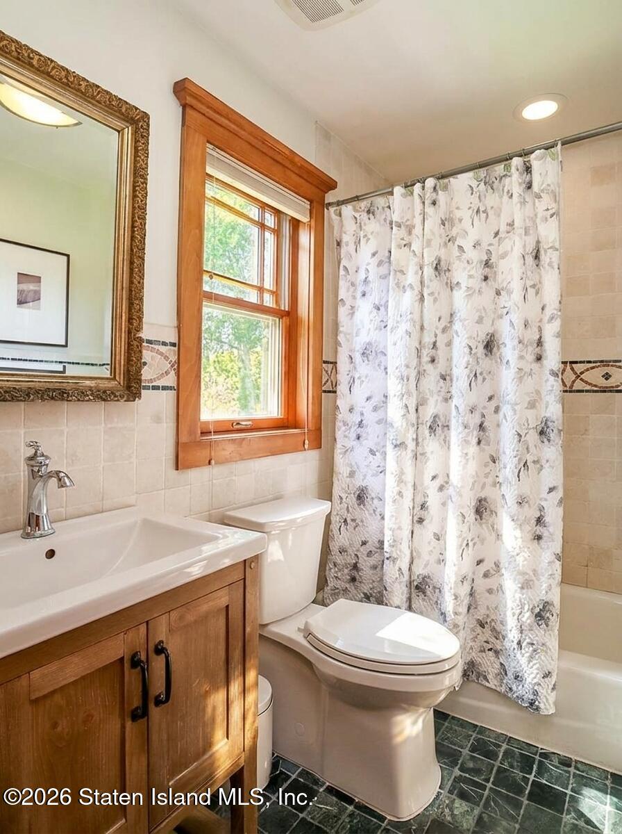 121 Windermere Road Staten Island, NY 10305 - Photo 37 of 57 IMG_5463.JPG_20260916125549