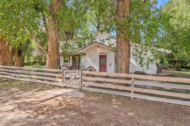 $1,122,000 | 2956 County Road 37, Hamilton, CO 81638