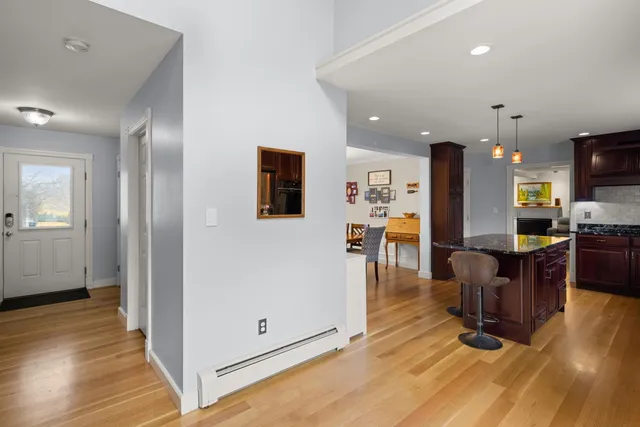 $839,000 | 8 Moss Glen Lane, South Burlington, VT 05403