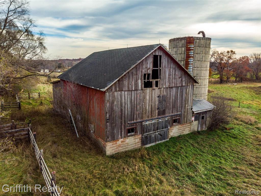 6970 Herbst Road Brighton, MI 48114 - Photo 1 of 49 Gallery Image 1