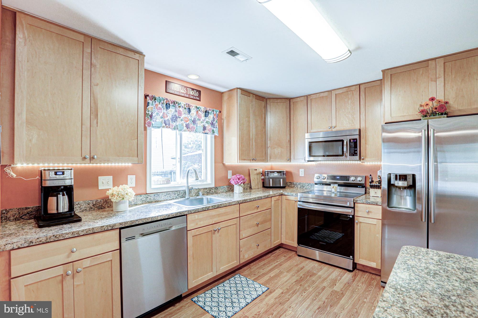 6 3 Rivers Drive Newark, DE 19702 - Photo 28 of 63 Bright and inviting modern kitchen.