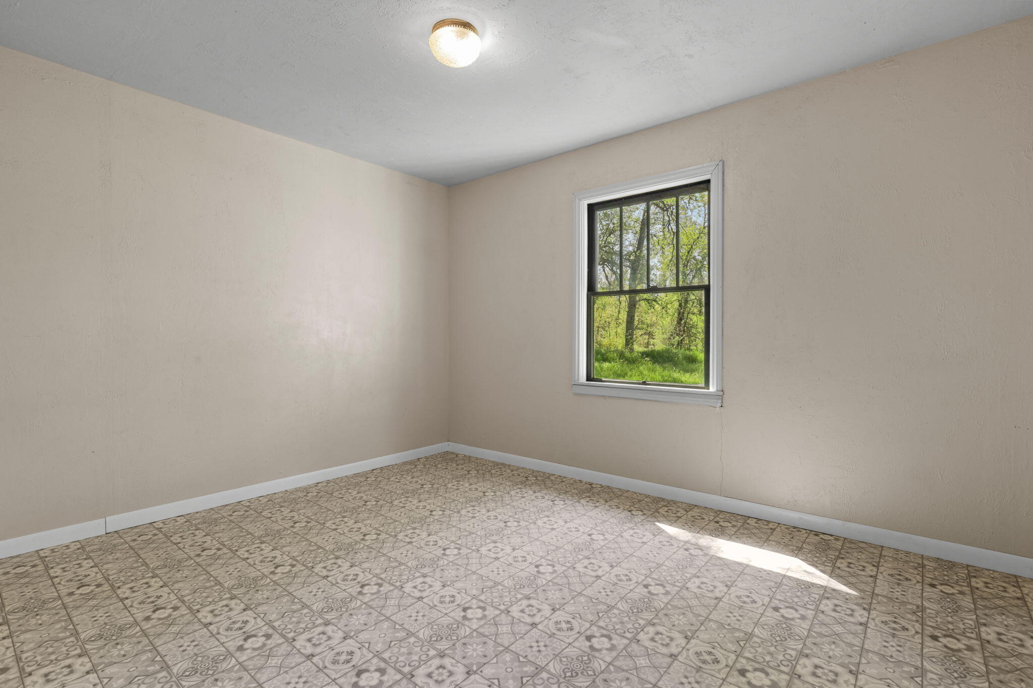 18439 Old Oasis Road Redding, CA 96003 - Photo 12 of 30 Bedroom #2